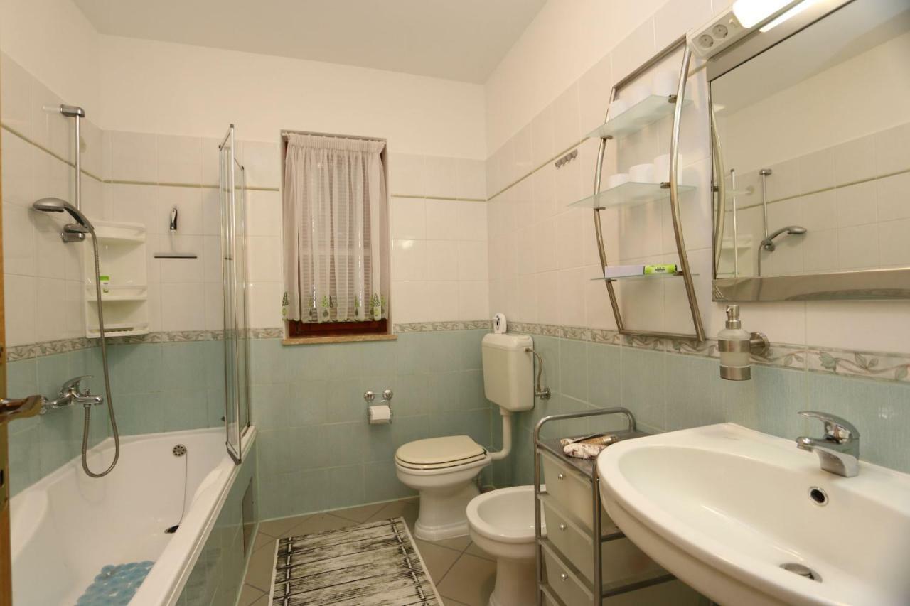 Apartment Dina Silo  Bagian luar foto