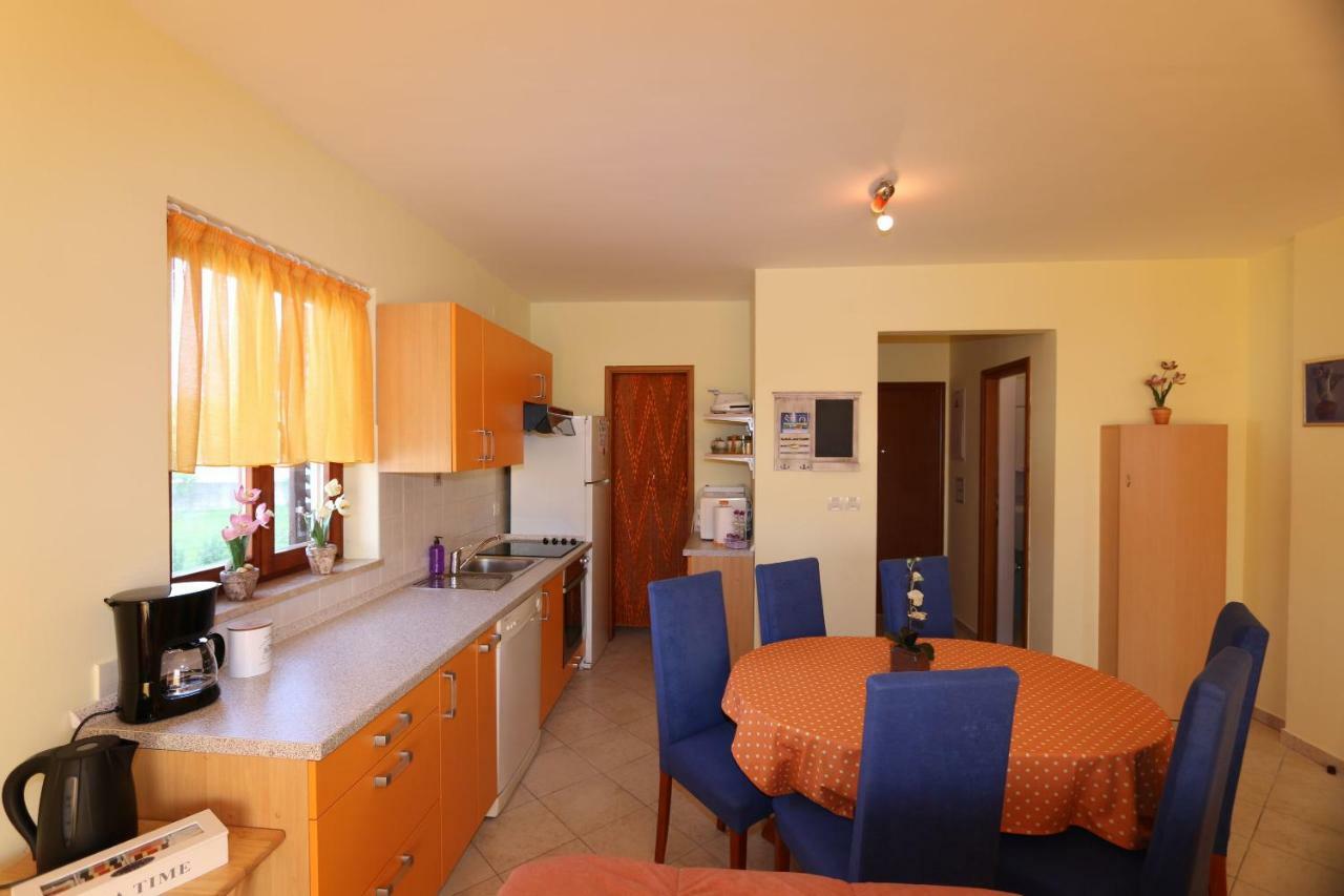 Apartment Dina Silo  Bagian luar foto
