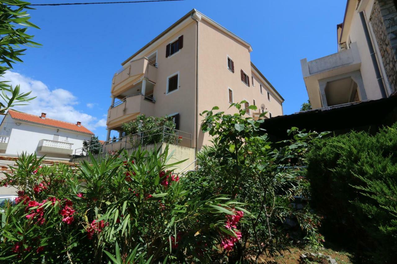 Apartment Dina Silo  Bagian luar foto